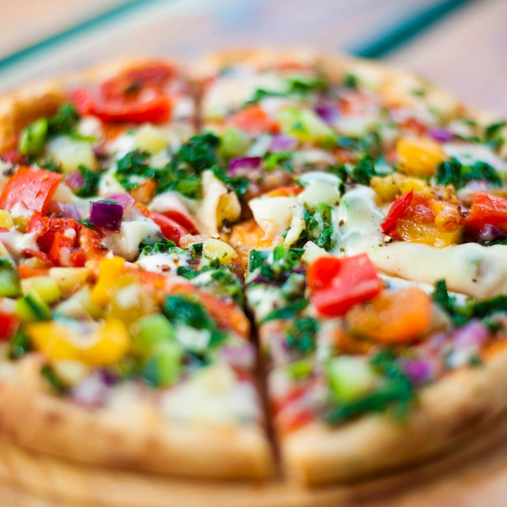 Pizza con le verdure di stagione